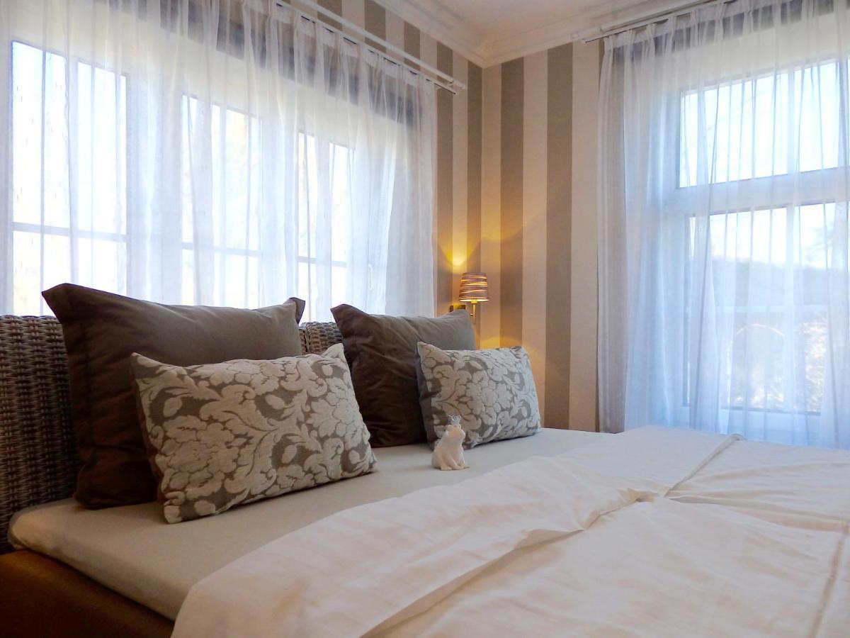 Strandhotel Villa Louisa & Appartementhaeuser Villa Josephine Und Villa Christine Юлиусрух Екстериор снимка