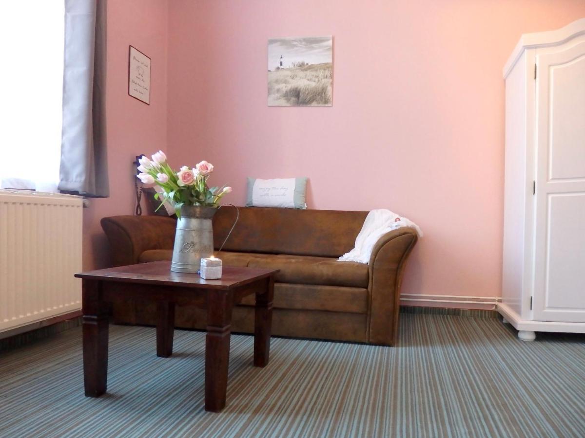 Strandhotel Villa Louisa & Appartementhaeuser Villa Josephine Und Villa Christine Юлиусрух Екстериор снимка