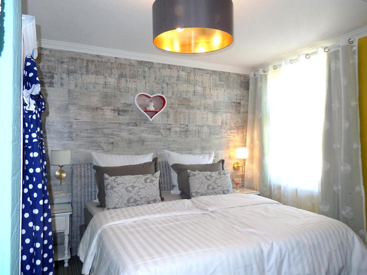 Strandhotel Villa Louisa & Appartementhaeuser Villa Josephine Und Villa Christine Юлиусрух Екстериор снимка