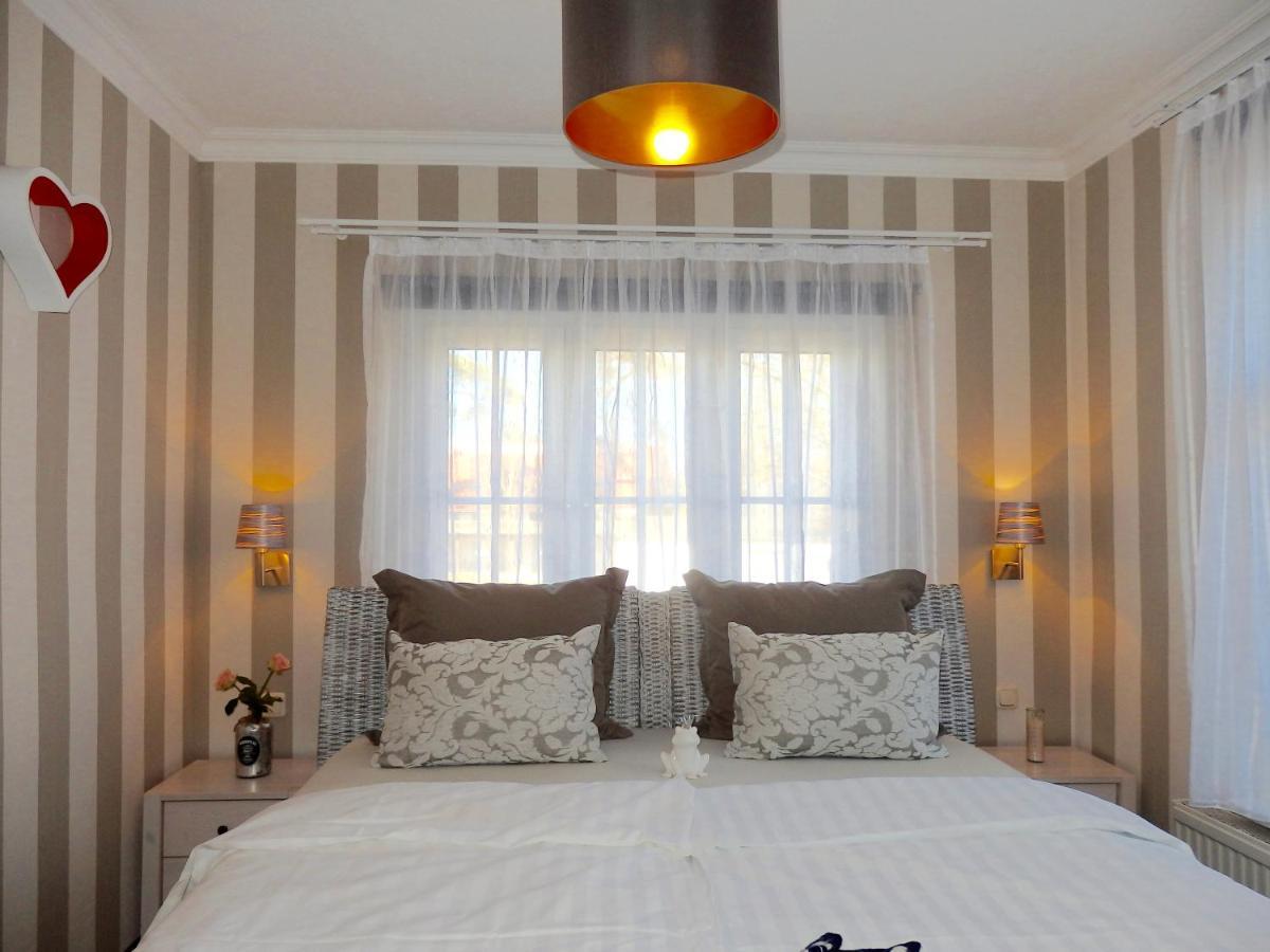 Strandhotel Villa Louisa & Appartementhaeuser Villa Josephine Und Villa Christine Юлиусрух Екстериор снимка