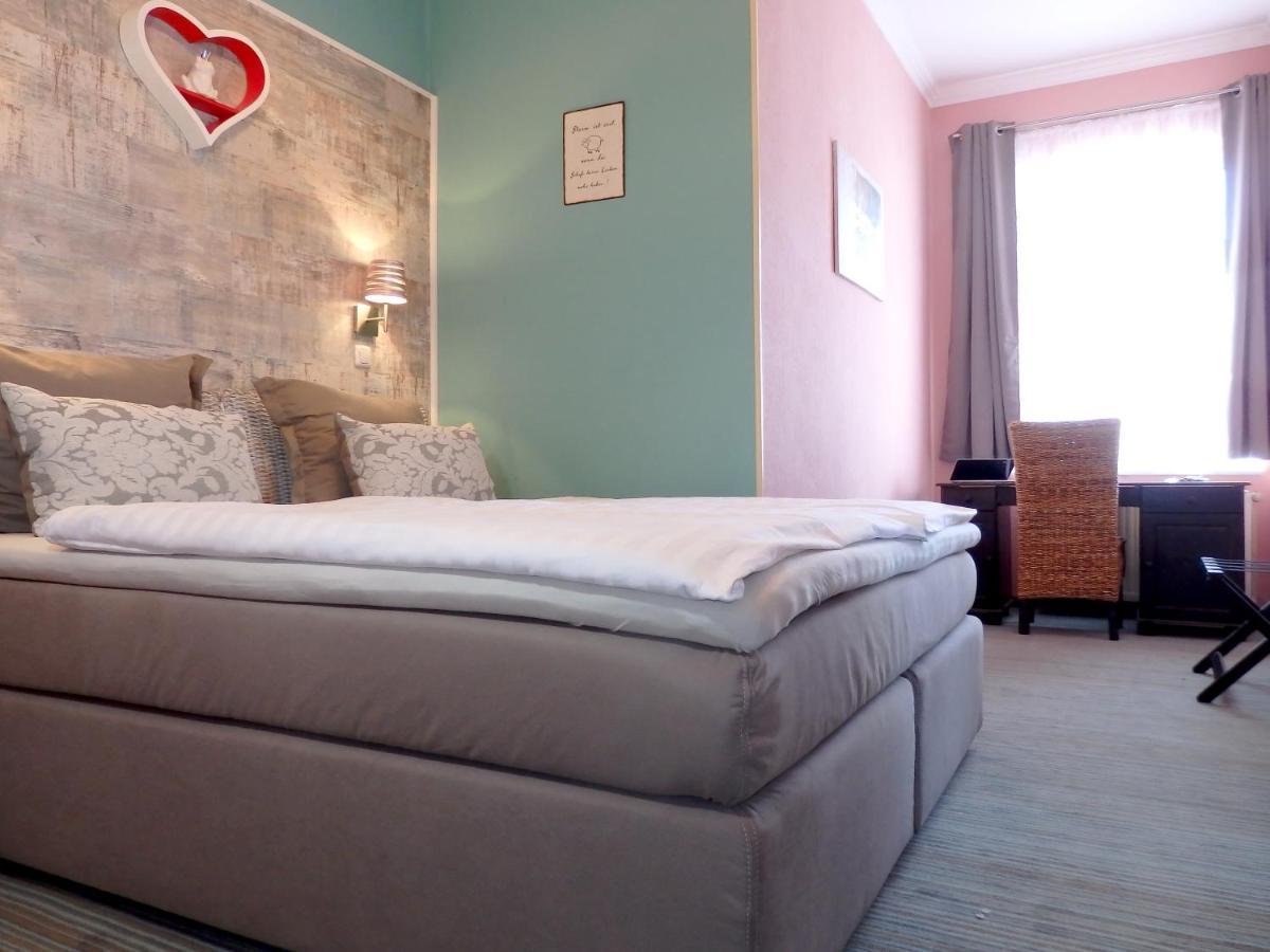 Strandhotel Villa Louisa & Appartementhaeuser Villa Josephine Und Villa Christine Юлиусрух Екстериор снимка
