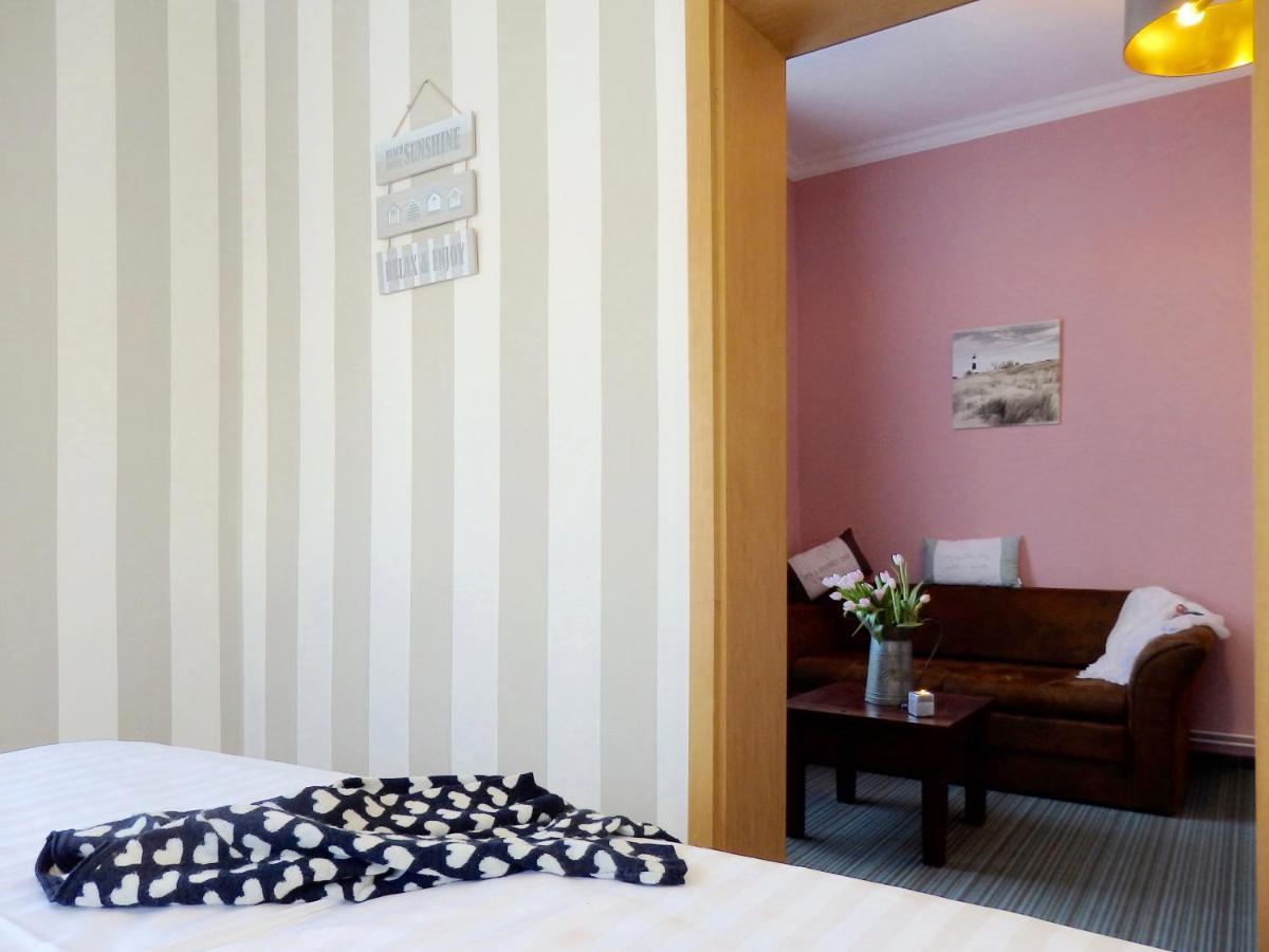 Strandhotel Villa Louisa & Appartementhaeuser Villa Josephine Und Villa Christine Юлиусрух Екстериор снимка