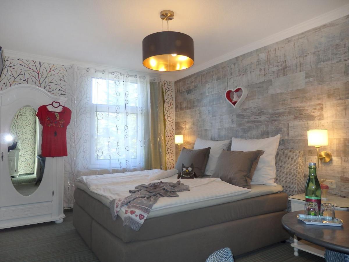 Strandhotel Villa Louisa & Appartementhaeuser Villa Josephine Und Villa Christine Юлиусрух Екстериор снимка