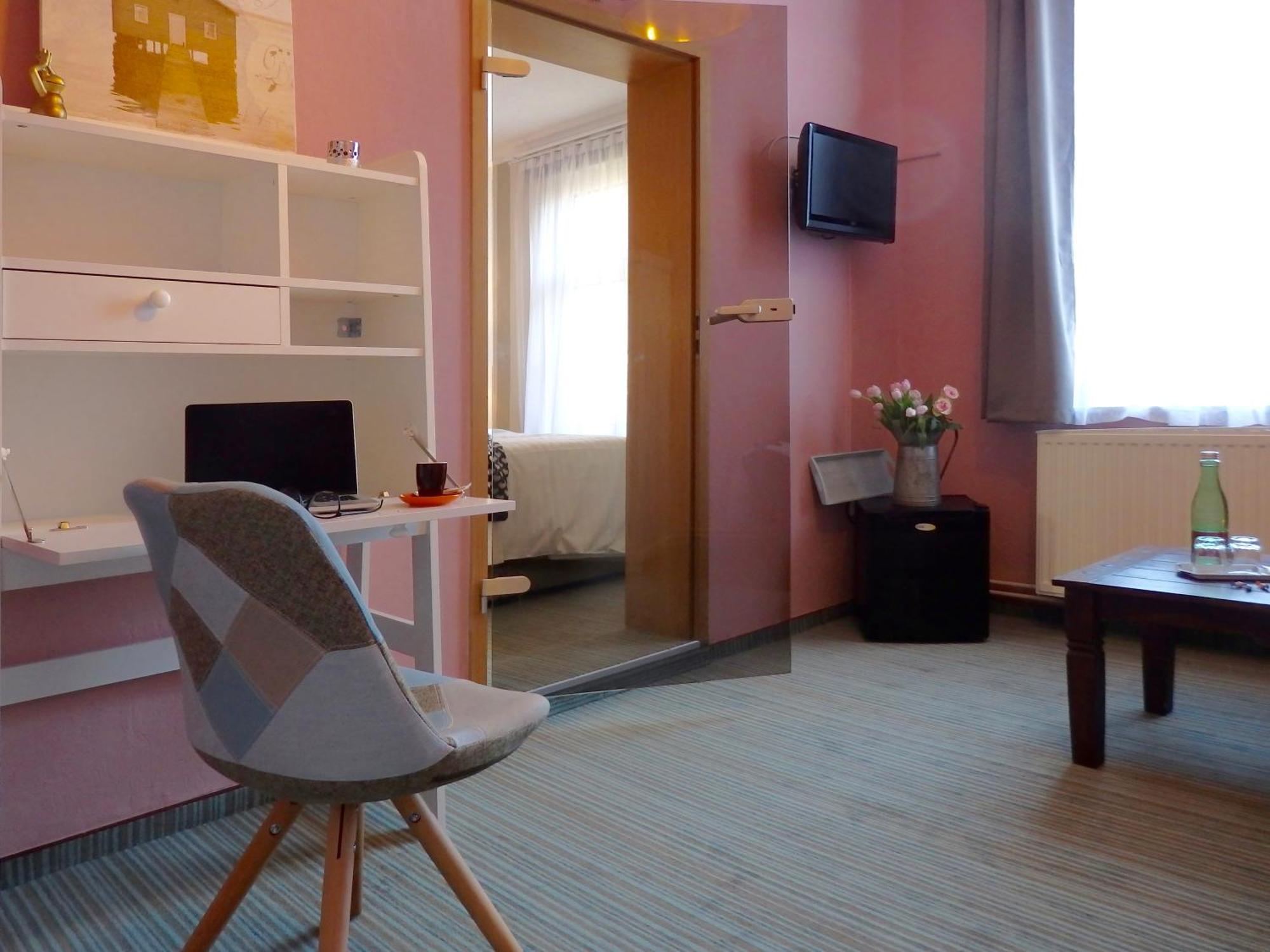 Strandhotel Villa Louisa & Appartementhaeuser Villa Josephine Und Villa Christine Юлиусрух Стая снимка
