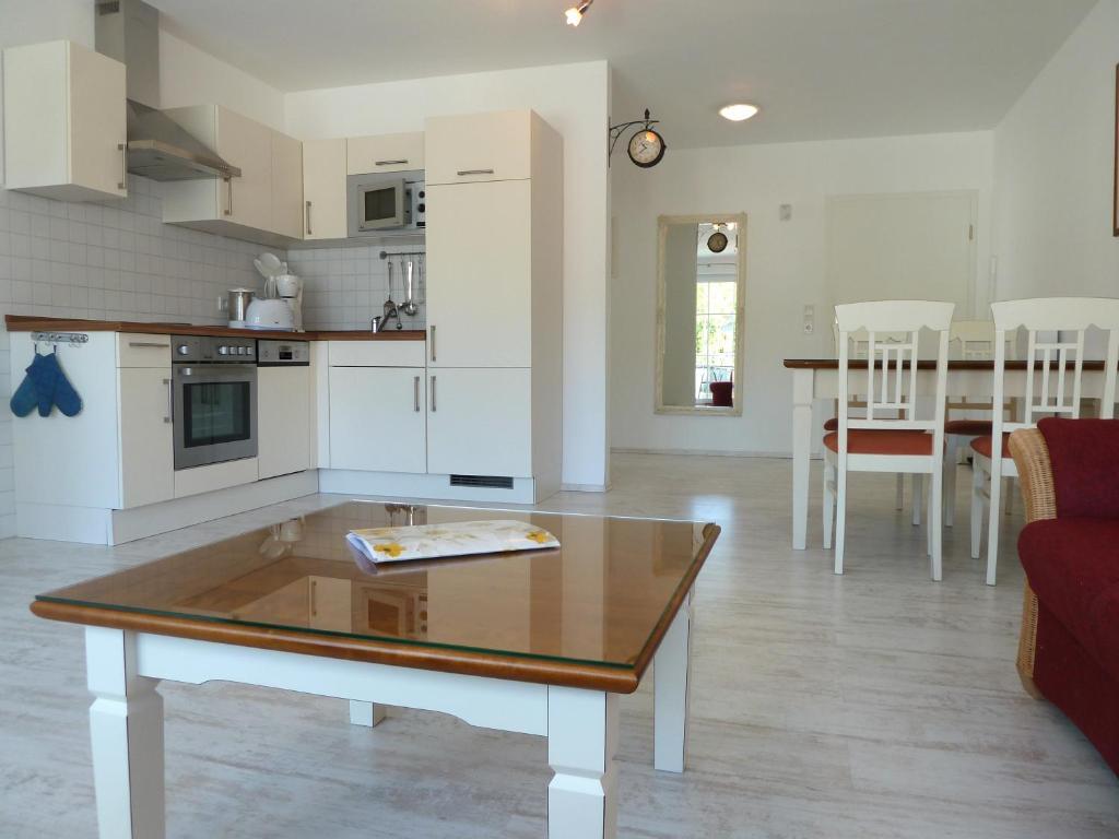 Strandhotel Villa Louisa & Appartementhaeuser Villa Josephine Und Villa Christine Юлиусрух Стая снимка