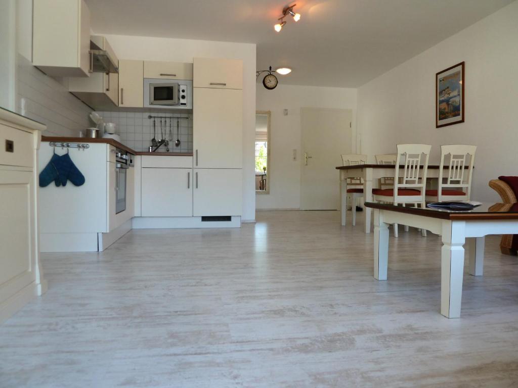 Strandhotel Villa Louisa & Appartementhaeuser Villa Josephine Und Villa Christine Юлиусрух Стая снимка
